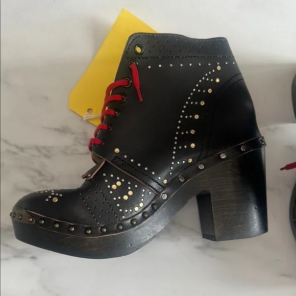 Burberry Black Lace-Up Boots with Red Accents - Picture 6 of 15